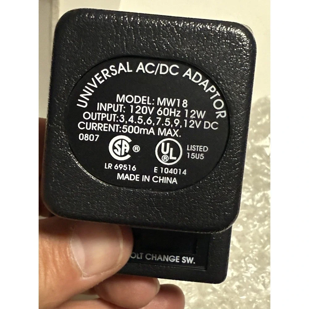 Universal AC Adaptor Model Mw18